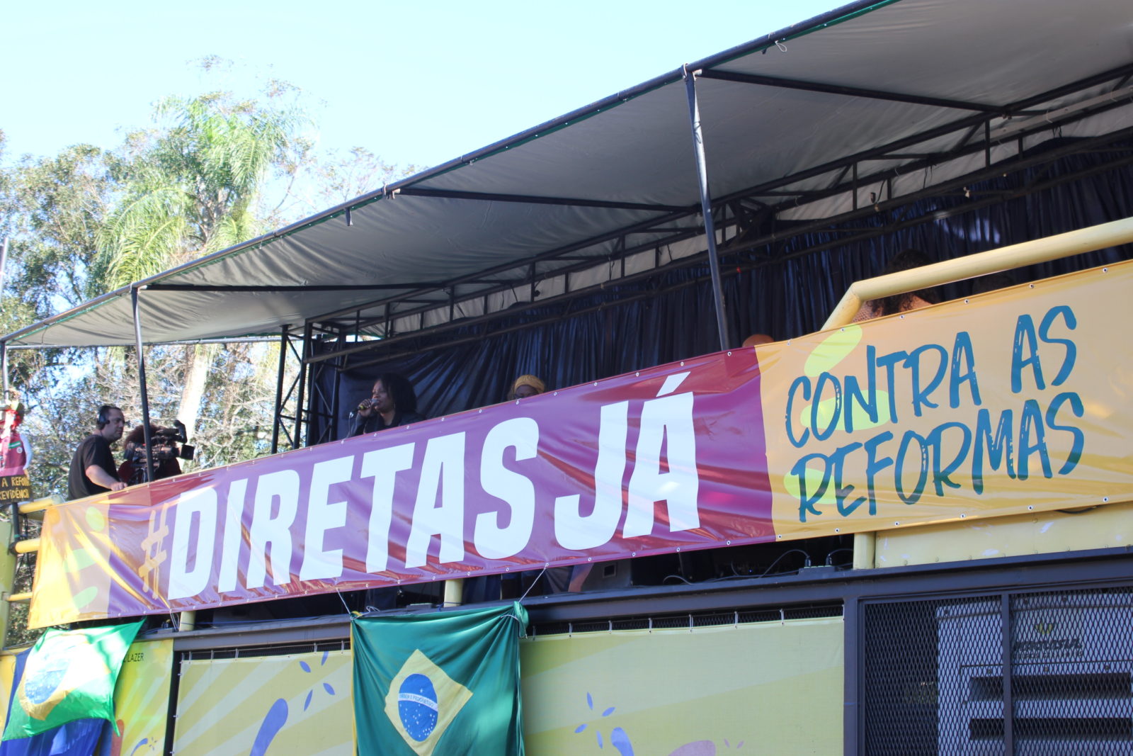 Ato-show ‘Porto Alegre por Diretas Já’ reúne milhares na Redenção