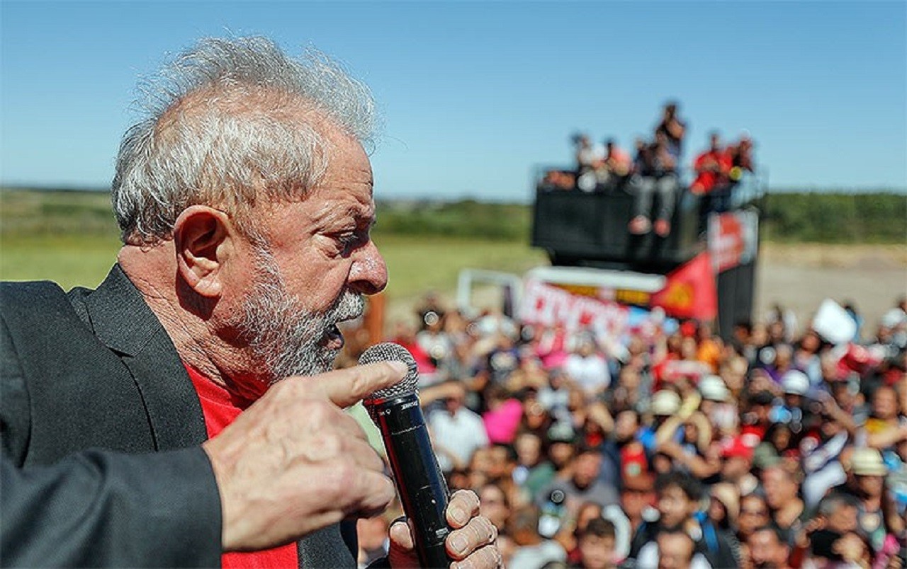 Aclamado na Unipampa, Lula enaltece interiorização e democratização do ensino