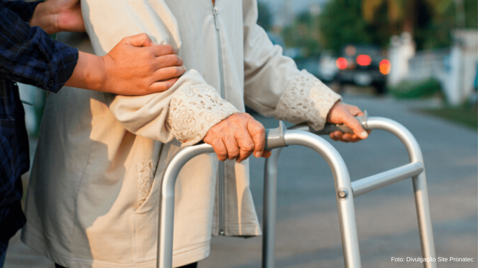 Projeto de deputadas petistas institui o “auxílio-cuidador” para pessoas idosas e com deficiência