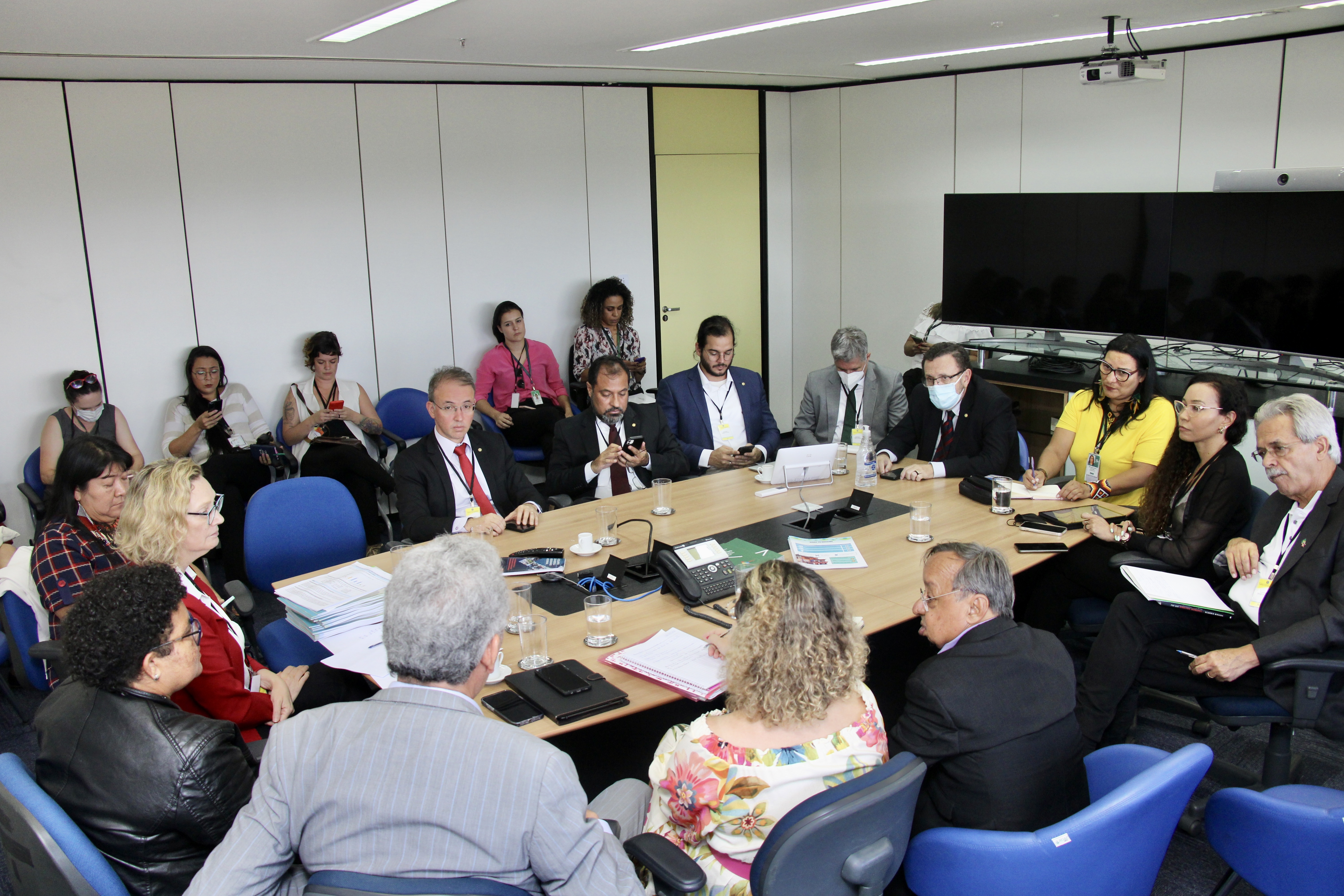 Equipe de Transição de Direitos Humanos recebe sugestões de parlamentares e sociedade civil